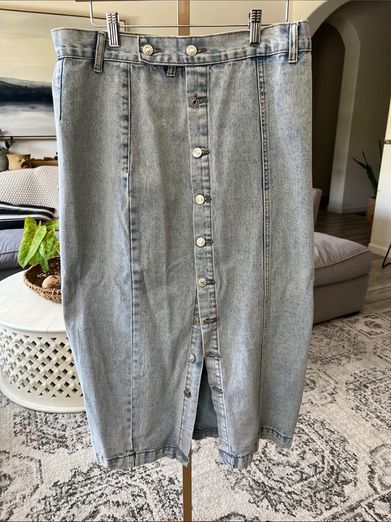 Dresses & Skirts - Light Wash Button-Front Denim Midi Skirt